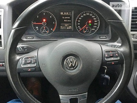Volkswagen Caravelle 2013  випуску Київ з двигуном 2 л дизель універсал автомат за 23700 долл. 