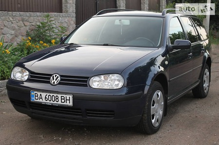 Volkswagen Golf 2000  випуску Миколаїв з двигуном 1.6 л газ універсал механіка за 5100 долл. 