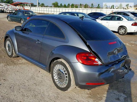 Volkswagen Beetle 2015  випуску Запоріжжя з двигуном 1.8 л бензин хэтчбек автомат за 7794 долл. 