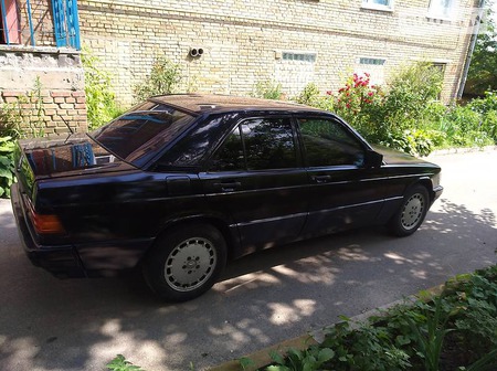 Mercedes-Benz 190 1993  випуску Київ з двигуном 1.8 л газ седан механіка за 3000 долл. 