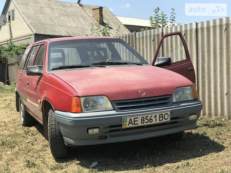 Opel Kadett 1987  випуску Дніпро з двигуном 1.3 л газ універсал механіка за 1800 долл. 