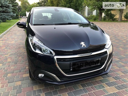Peugeot 208 2018  випуску Одеса з двигуном 1.2 л бензин хэтчбек механіка за 10999 долл. 