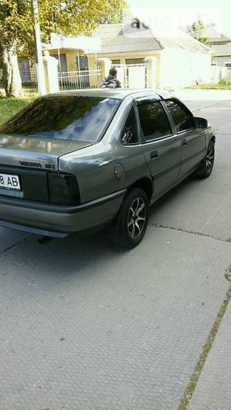 Opel Vectra 1990  випуску Рівне з двигуном 1.6 л газ седан  за 2200 долл. 