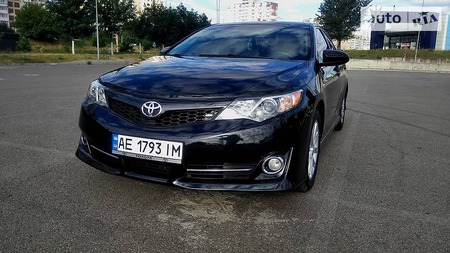 Toyota Camry 2014  випуску Київ з двигуном 2.5 л бензин седан автомат за 14300 долл. 