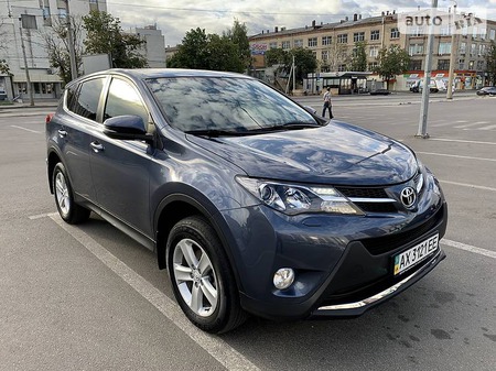 Toyota RAV 4 2014  випуску Харків з двигуном 2.2 л дизель позашляховик автомат за 21600 долл. 