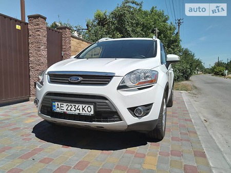 Ford Kuga 2012  випуску Дніпро з двигуном 2 л дизель позашляховик механіка за 14700 долл. 