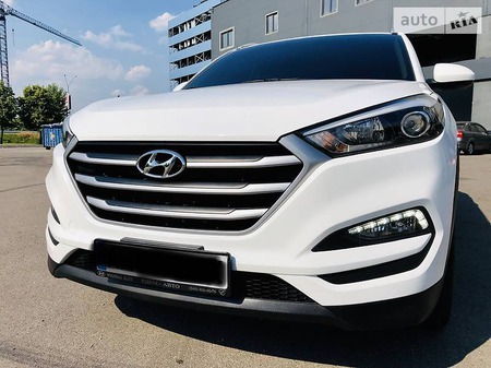 Hyundai Tucson 2017  випуску Київ з двигуном 2 л бензин позашляховик автомат за 21700 долл. 
