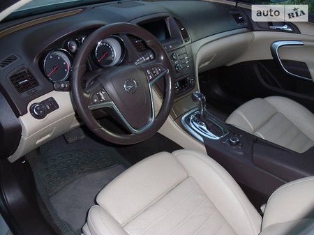 Opel Insignia 2012  випуску Кропивницький з двигуном 2 л дизель універсал автомат за 10555 долл. 