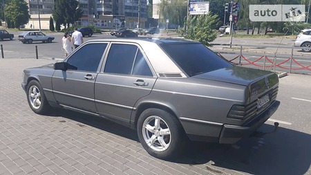 Mercedes-Benz 190 1986  випуску Вінниця з двигуном 0 л газ седан механіка за 2700 долл. 