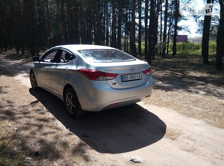 Hyundai Elantra 2011  випуску Миколаїв з двигуном 1.6 л газ седан механіка за 9000 долл. 