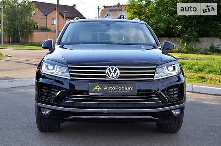 Volkswagen Touareg 2015  випуску Миколаїв з двигуном 3 л дизель позашляховик автомат за 34499 долл. 