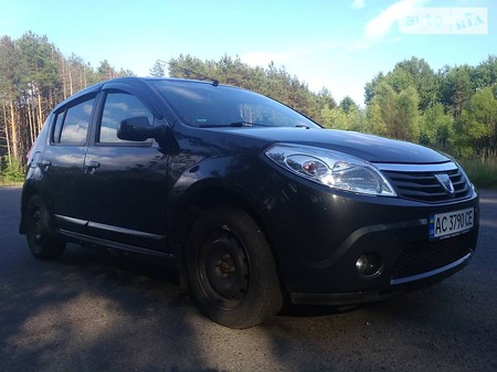 Dacia Sandero 2010  випуску Луцьк з двигуном 1.2 л газ хэтчбек механіка за 5500 долл. 