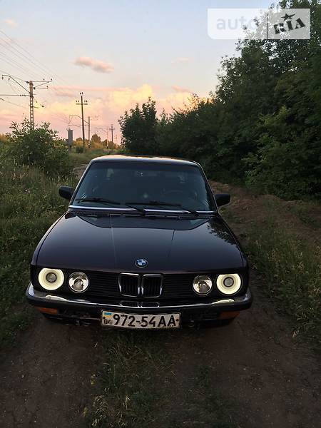 BMW 520 1984  випуску Дніпро з двигуном 2 л газ седан механіка за 2800 долл. 