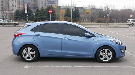 Hyundai i30 2012  випуску Дніпро з двигуном 1.4 л бензин хэтчбек механіка за 9000 долл. 