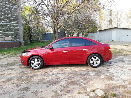Chevrolet Cruze 2010  випуску Харків з двигуном 1.8 л газ седан автомат за 8500 долл. 