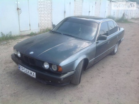 BMW 525 1988  випуску Київ з двигуном 2.5 л газ седан механіка за 2500 долл. 