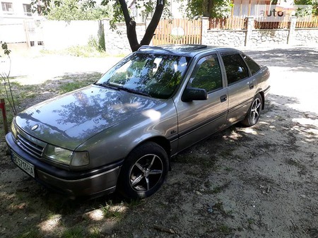Opel Vectra 1992  випуску Львів з двигуном 1.8 л газ хэтчбек механіка за 2700 долл. 