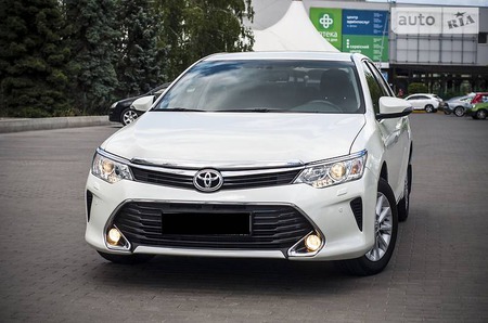 Toyota Camry 2016  випуску Дніпро з двигуном 2.5 л газ седан автомат за 19100 долл. 