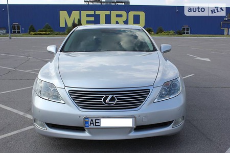 Lexus LS 460 2006  випуску Дніпро з двигуном 4.6 л бензин седан автомат за 13999 долл. 