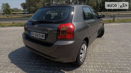 Toyota Corolla 2004  випуску Харків з двигуном 1.4 л газ хэтчбек механіка за 5799 долл. 