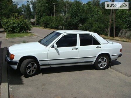 Mercedes-Benz 190 1984  випуску Полтава з двигуном 2 л дизель седан механіка за 2099 долл. 