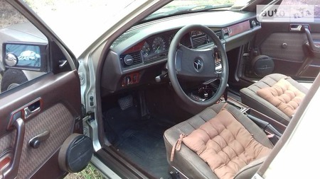 Mercedes-Benz 190 1989  випуску Кропивницький з двигуном 2 л газ седан автомат за 3800 долл. 