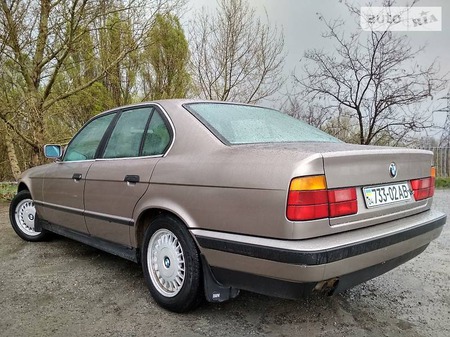 BMW 525 1988  випуску Дніпро з двигуном 2.5 л бензин седан механіка за 5600 долл. 