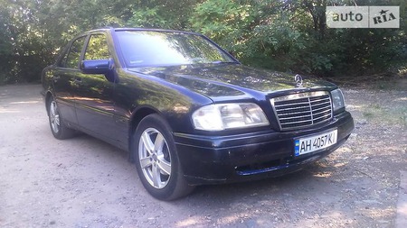 Mercedes-Benz C 200 1996  випуску Донецьк з двигуном 2 л бензин седан механіка за 3200 долл. 