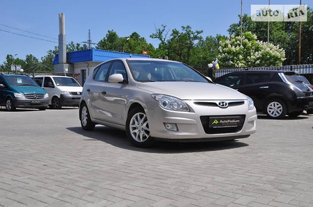Hyundai i30 2008  випуску Миколаїв з двигуном 1.4 л бензин хэтчбек механіка за 7100 долл. 