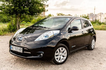 Nissan Leaf 2013  випуску Дніпро з двигуном 0 л електро хэтчбек автомат за 9100 долл. 