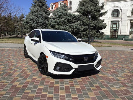Honda Civic 2018  випуску Одеса з двигуном 1.8 л бензин хэтчбек автомат за 22500 долл. 