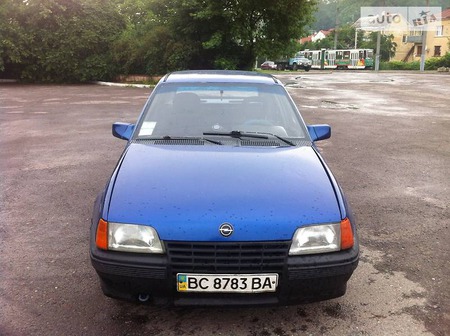 Opel Kadett 1987  випуску Львів з двигуном 1.4 л бензин хэтчбек механіка за 1350 долл. 