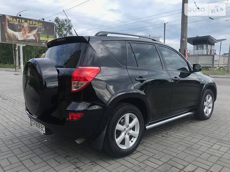 Toyota RAV 4 2007  випуску Черкаси з двигуном 2.4 л газ позашляховик автомат за 12900 долл. 