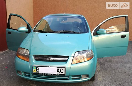 Chevrolet Aveo 2005  випуску Хмельницький з двигуном 1.5 л бензин седан механіка за 4205 долл. 