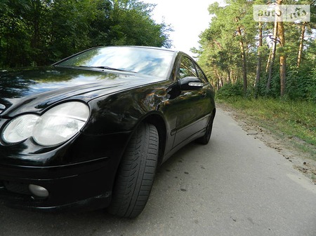 Mercedes-Benz C 200 2003  випуску Кропивницький з двигуном 2 л газ купе механіка за 5500 долл. 