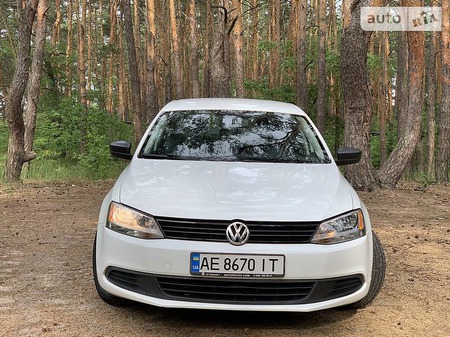 Volkswagen Jetta 2014  випуску Київ з двигуном 2 л газ седан автомат за 11900 долл. 