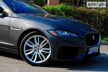 Jaguar XF 2016  випуску Кропивницький з двигуном 3 л бензин седан автомат за 32000 долл. 