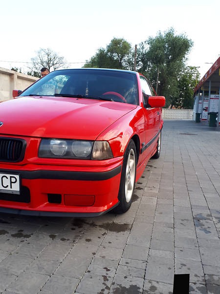 BMW 318 1996  випуску Ужгород з двигуном 1.8 л бензин хэтчбек механіка за 1300 долл. 