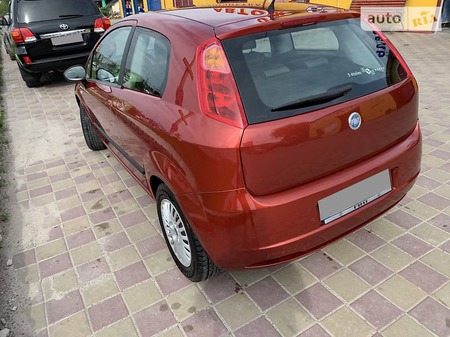 Fiat Grande Punto 2007  випуску Тернопіль з двигуном 1.4 л бензин купе автомат за 4500 долл. 