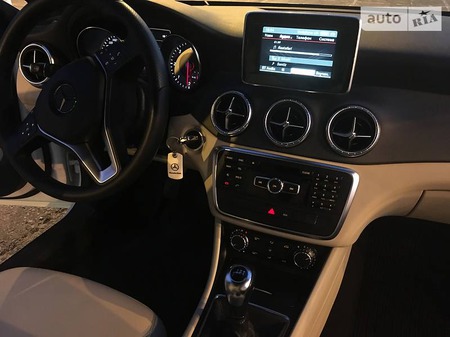 Mercedes-Benz CLA 200 2014  випуску Дніпро з двигуном 1.8 л дизель седан механіка за 26500 долл. 
