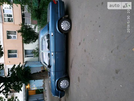 ГАЗ 3110 2003  випуску Харків з двигуном 2.4 л газ седан механіка за 1900 долл. 