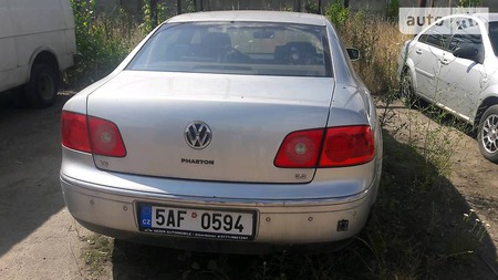 Volkswagen Phaeton 2002  випуску Львів з двигуном 3.2 л бензин седан автомат за 2000 долл. 