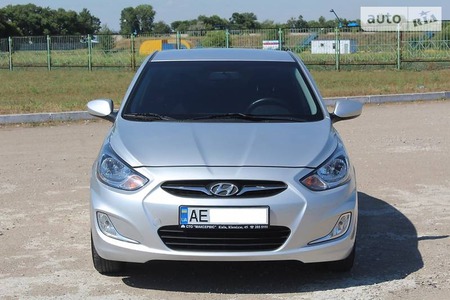Hyundai Accent 2011  випуску Дніпро з двигуном 1.6 л бензин седан механіка за 7800 долл. 