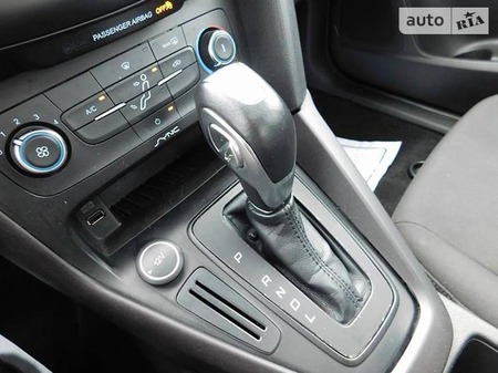 Ford Focus 2015  випуску Дніпро з двигуном 2 л бензин седан автомат за 11500 долл. 