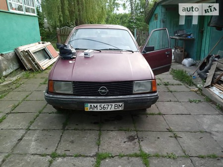 Opel Rekord 1980  випуску Житомир з двигуном 2 л газ седан механіка за 700 долл. 