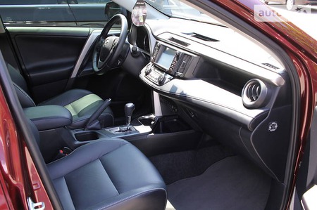 Toyota RAV 4 2017  випуску Одеса з двигуном 2.2 л дизель позашляховик автомат за 32000 долл. 