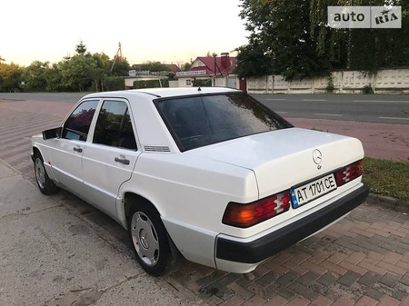 Mercedes-Benz 190 1989  випуску Івано-Франківськ з двигуном 2 л газ седан механіка за 2250 долл. 