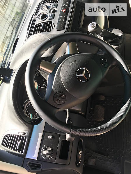 Mercedes-Benz Viano 2013  випуску Львів з двигуном 2.2 л дизель мінівен автомат за 26900 долл. 