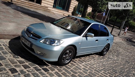 Honda Civic 2004  випуску Дніпро з двигуном 1.6 л бензин седан механіка за 5700 долл. 