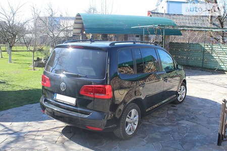 Volkswagen Touran 2012  випуску Львів з двигуном 1.6 л дизель мінівен автомат за 11600 долл. 